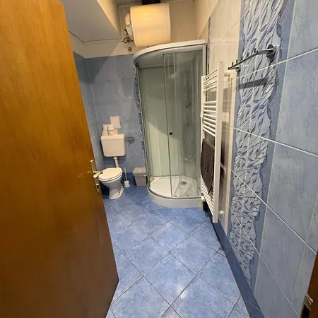 Industrial 5 Apartman *