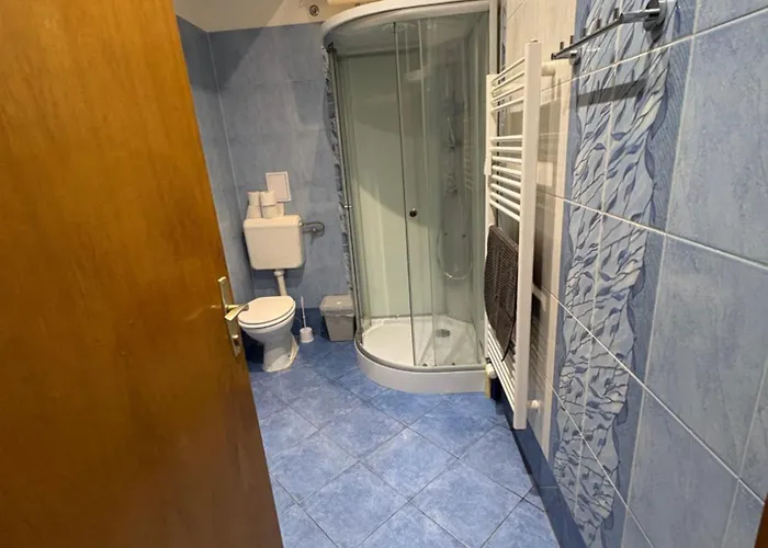 Industrial 5 Apartman *